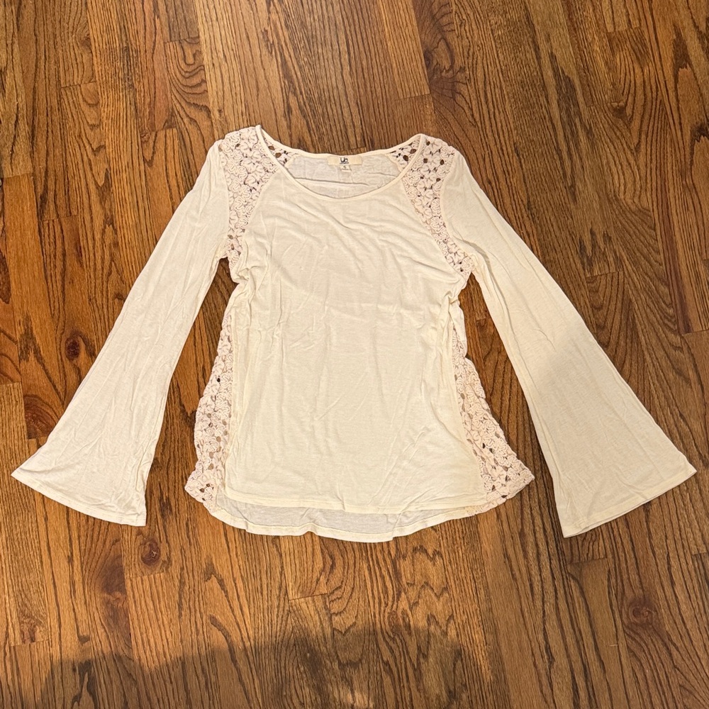 🌸 5/$25 Sale 🌸 Boho Crochet Lace Bell Sleeve Top